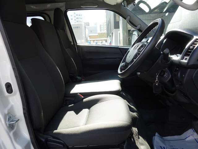 トヨタ ハイエースバン ２．８ ＤＸ ロング ＧＬパッケージ ディーゼルターボ ４ＷＤ R2年 (北海道) 99