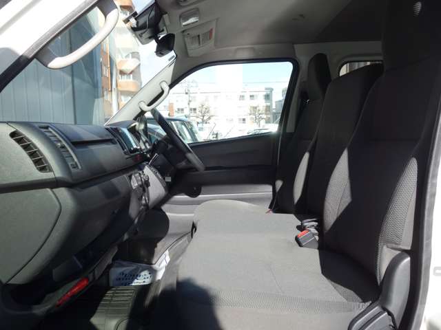 トヨタ ハイエースバン ２．８ ＤＸ ロング ＧＬパッケージ ディーゼルターボ ４ＷＤ R2年 (北海道) 99