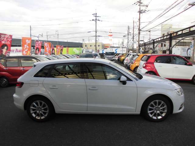 アウディ Ａ３　スポーツバック １．４　ＴＦＳＩ H28年 (近畿) 99