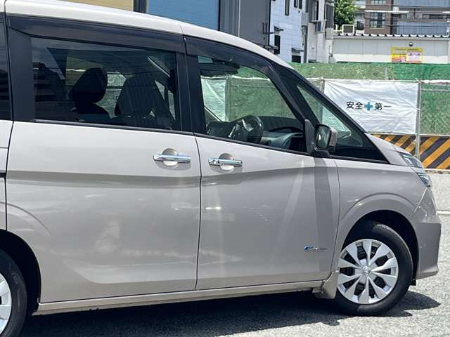 日産 セレナ ２．０ Ｘ H29年 (近畿) 99