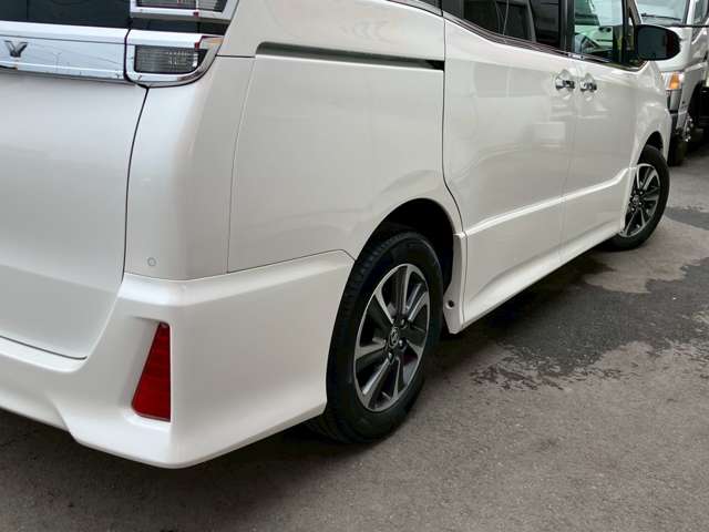 トヨタ ヴォクシー ２．０ ＺＳ 煌ＩＩ R1年 (九州・沖縄) 99