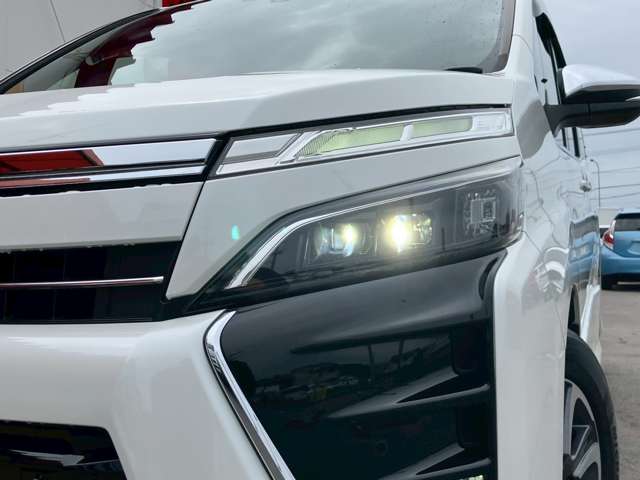 トヨタ ヴォクシー ２．０ ＺＳ 煌ＩＩ R1年 (九州・沖縄) 99
