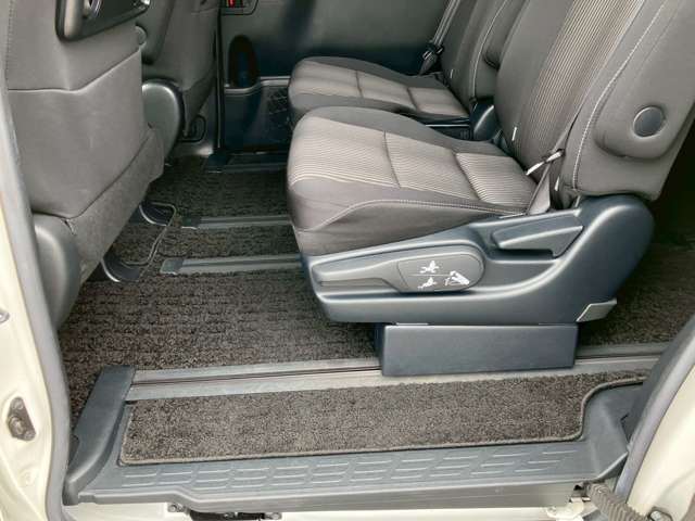 トヨタ ヴォクシー ２．０ ＺＳ 煌ＩＩ R1年 (九州・沖縄) 99