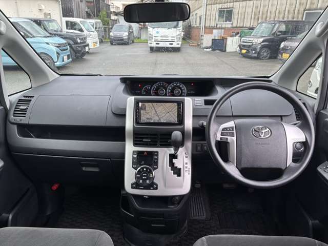 トヨタ ヴォクシー ２．０ Ｘ Ｌエディション H23年 (近畿) 99
