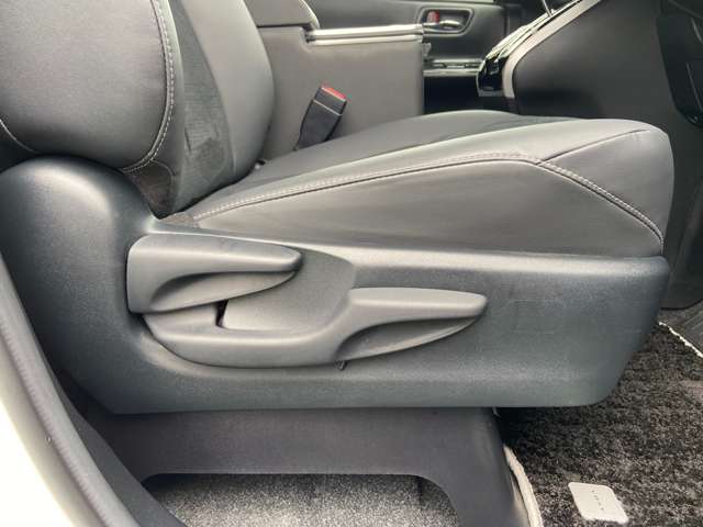 トヨタ ヴォクシー ２．０ ＺＳ 煌ＩＩＩ R3年 (近畿) 99