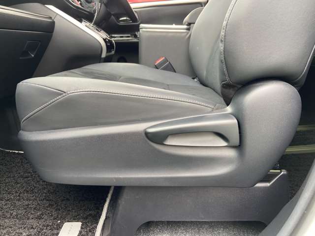 トヨタ ヴォクシー ２．０ ＺＳ 煌ＩＩＩ R3年 (近畿) 99
