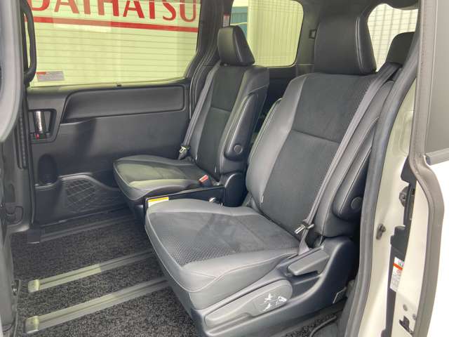 トヨタ ヴォクシー ２．０ ＺＳ 煌ＩＩＩ R3年 (近畿) 99
