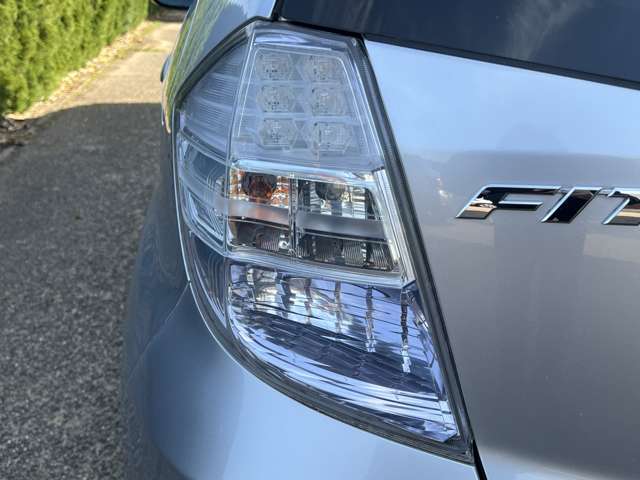 ホンダ フィット　ハイブリッド １．３ ナビプレミアムセレクション H23年 (近畿) 99