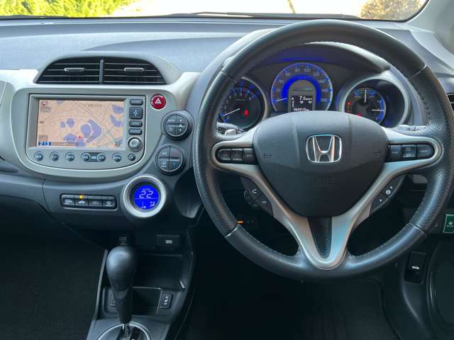 ホンダ フィット　ハイブリッド １．３ ナビプレミアムセレクション H23年 (近畿) 99