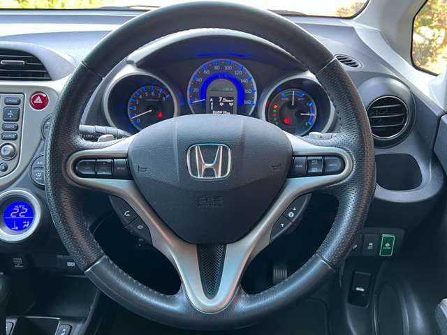 ホンダ フィット　ハイブリッド １．３ ナビプレミアムセレクション H23年 (近畿) 99