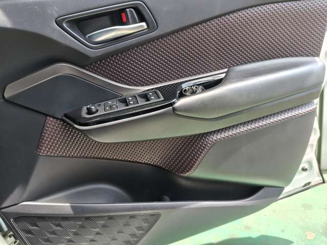 トヨタ Ｃ−ＨＲ ハイブリッド １．８ Ｇ R1年 (近畿) 99