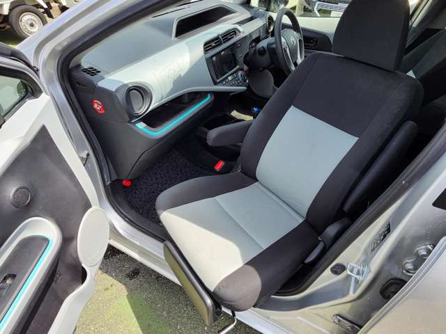 トヨタ アクア １．５ Ｓ ウェルキャブ 助手席回転シート車 Ｂタイプ H24年 (近畿) 99