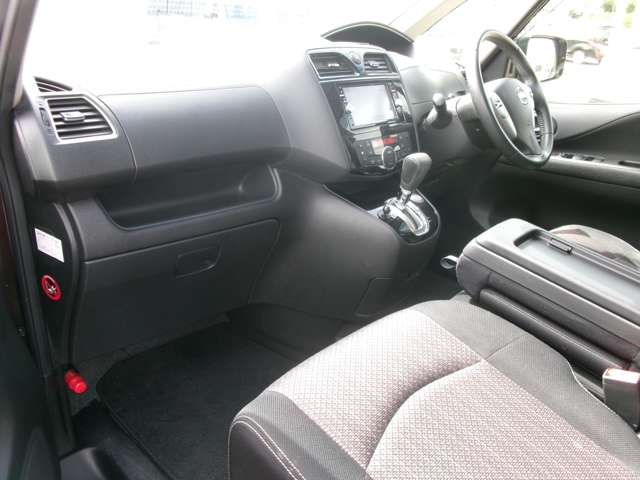 日産 セレナ ２．０ ハイウェイスター Ｖセレクション＋ＳＡＦＥＴＹＩＩ Ｓ－ＨＹＢＲＩＤ H28年 (九州・沖縄) 99
