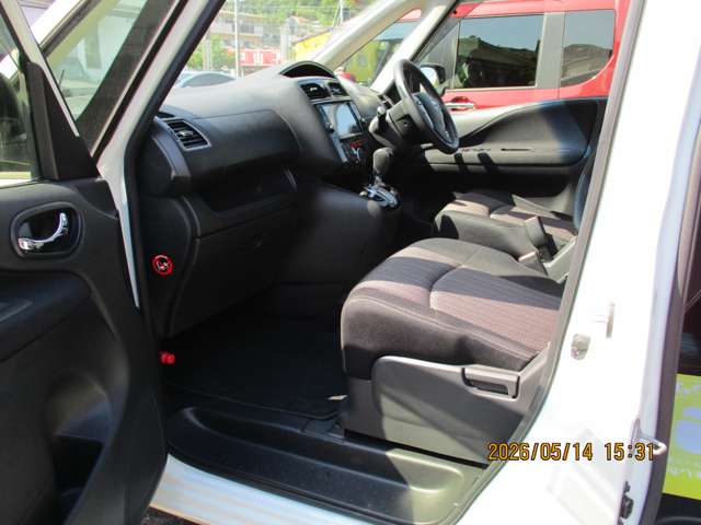 日産 セレナ ２．０ ハイウェイスター Ｖセレクション＋ＳＡＦＥＴＹＩＩ Ｓ－ＨＹＢＲＩＤ H28年 (九州・沖縄) 99