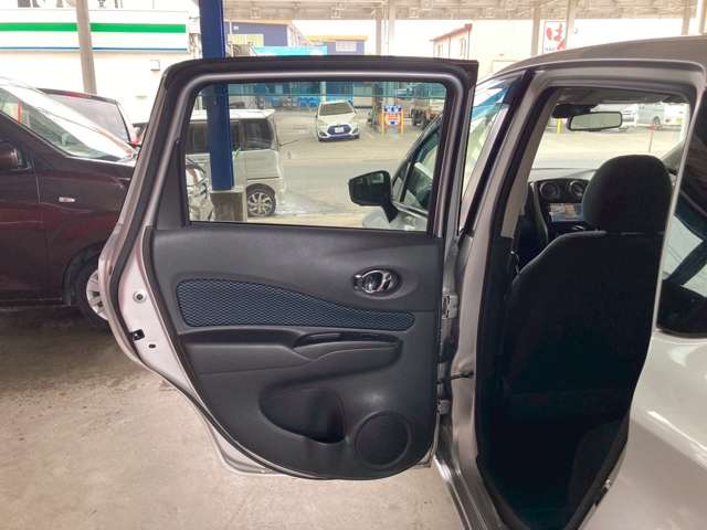 日産 ノート １．２ Ｘ ＤＩＧ－Ｓ H28年 (九州・沖縄) 99