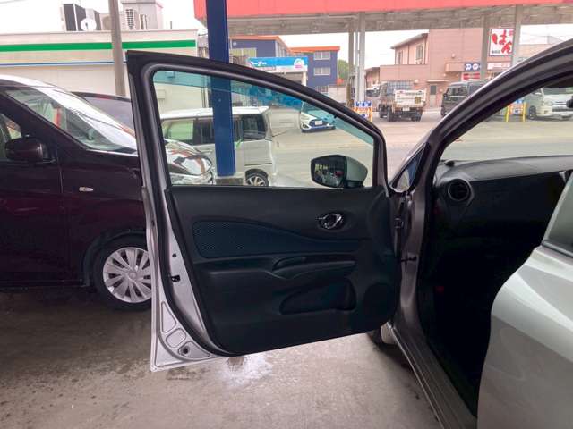日産 ノート １．２ Ｘ ＤＩＧ－Ｓ H28年 (九州・沖縄) 99