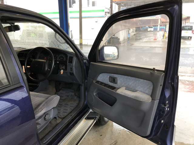 トヨタ ハイラックスサーフ ３．０ ＳＳＲ－Ｘ ワイドボディ アクティブパッケージ装着車Ｉ ディーゼルターボ ４ＷＤ H9年 (九州・沖縄) 99