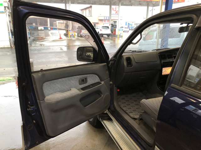 トヨタ ハイラックスサーフ ３．０ ＳＳＲ－Ｘ ワイドボディ アクティブパッケージ装着車Ｉ ディーゼルターボ ４ＷＤ H9年 (九州・沖縄) 99