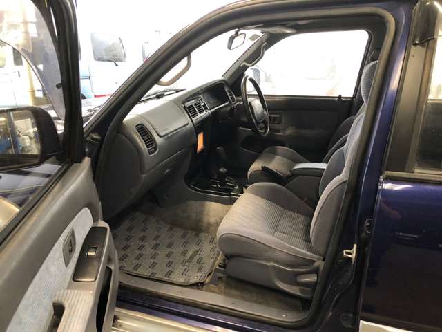 トヨタ ハイラックスサーフ ３．０ ＳＳＲ－Ｘ ワイドボディ アクティブパッケージ装着車Ｉ ディーゼルターボ ４ＷＤ H9年 (九州・沖縄) 99