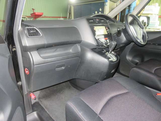 日産 セレナ ２．０ ハイウェイスター Ｓ－ＨＹＢＲＩＤ H24年 (東海) 99