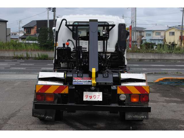 いすゞ フォワード ５．２ＤＴ アームロール 脱着式コンテナ専用 H22年 (東海) 99