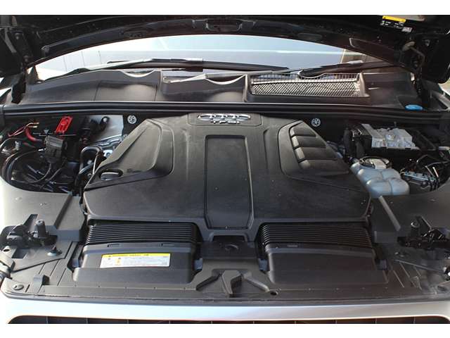 アウディ Ｑ７ ２．０ ＴＦＳＩ クワトロ Ｓラインパッケージ ４ＷＤ H29年 (東海) 99