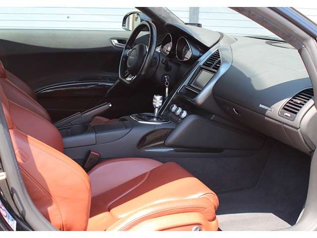 アウディ Ｒ８ ４．２ ＦＳＩ クワトロ ４ＷＤ H20年 (東海) 99