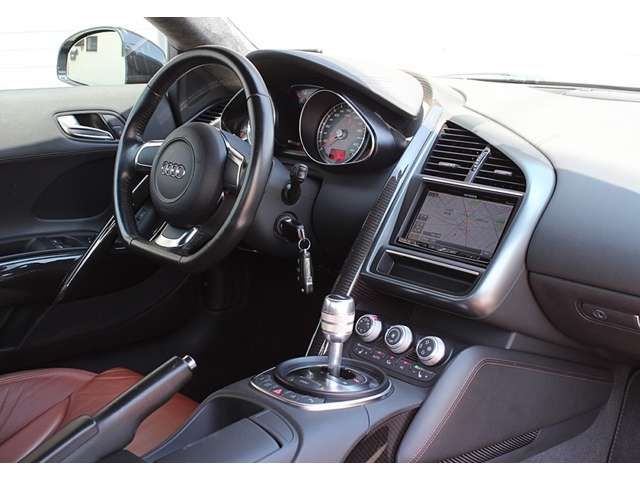 アウディ Ｒ８ ４．２ ＦＳＩ クワトロ ４ＷＤ H20年 (東海) 99