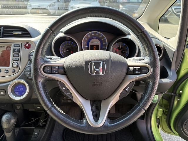 ホンダ フィット　ハイブリッド １．３ ナビプレミアムセレクション H23年 (近畿) 99