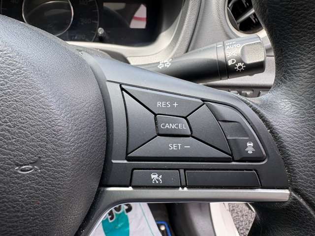 日産 ノート １．２ Ｅ－ＰＯＷＥＲ Ｘ H30年 (関東) 99