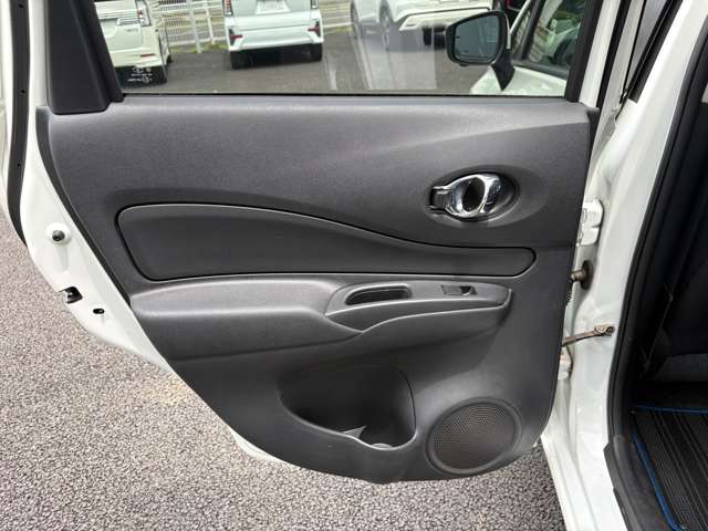 日産 ノート １．２ Ｅ－ＰＯＷＥＲ Ｘ H30年 (関東) 99