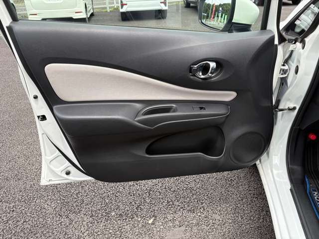 日産 ノート １．２ Ｅ－ＰＯＷＥＲ Ｘ H30年 (関東) 99