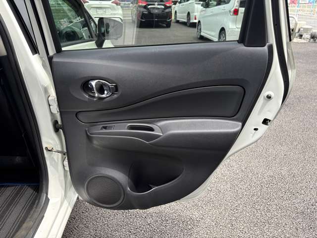 日産 ノート １．２ Ｅ－ＰＯＷＥＲ Ｘ H30年 (関東) 99