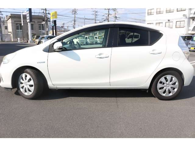 トヨタ アクア １．５ Ｓ H25年 (中国) 99