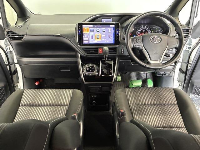 トヨタ ヴォクシー ２．０ ＺＳ 煌ＩＩ R1年 (中国) 99