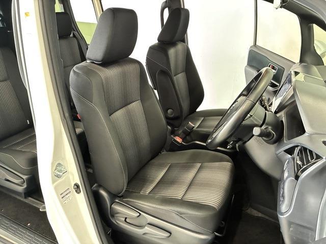 トヨタ ヴォクシー ２．０ ＺＳ 煌ＩＩ R1年 (中国) 99