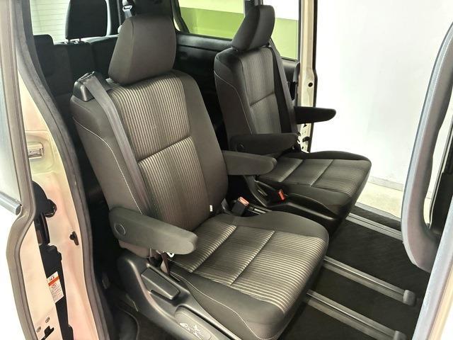 トヨタ ヴォクシー ２．０ ＺＳ 煌ＩＩ R1年 (中国) 99