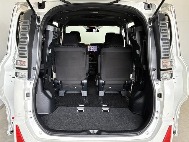 トヨタ ヴォクシー ２．０ ＺＳ 煌ＩＩ R1年 (中国) 99