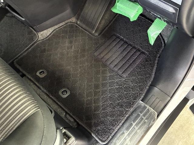 トヨタ ヴォクシー ２．０ ＺＳ 煌ＩＩ R1年 (中国) 99