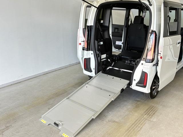ホンダ Ｎ　ＢＯＸ カスタム ６６０ スロープ R6年 (中国) 99
