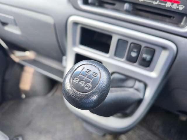 ダイハツ ハイゼットカーゴ ６６０ クルーズ リミテッド ハイルーフ ４ＷＤ H27年 () 99