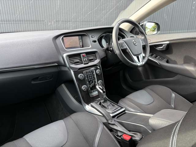 ボルボ Ｖ４０ Ｄ４ モメンタム ディーゼルターボ H30年 (関東) 99