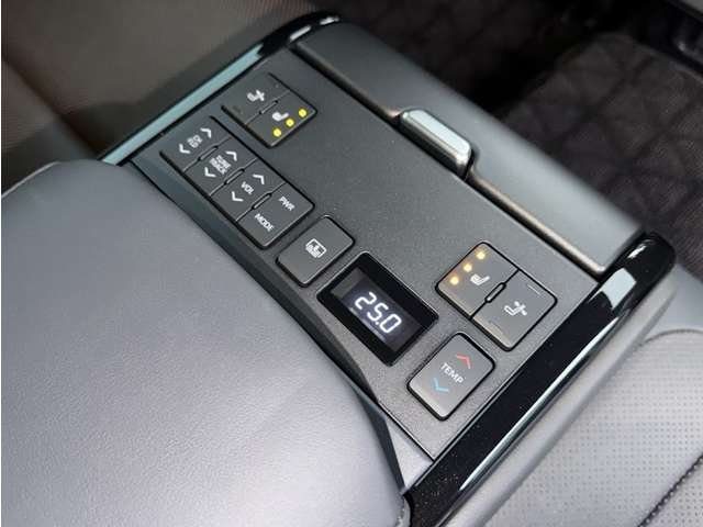 トヨタ クラウン　クロスオーバー　ハイブリッド ２．４ ＲＳ アドバンスト Ｅ－ＦＯＵＲ ＡＤＶＡＮＣＥＤ ４ＷＤ R5年 (関東) 99