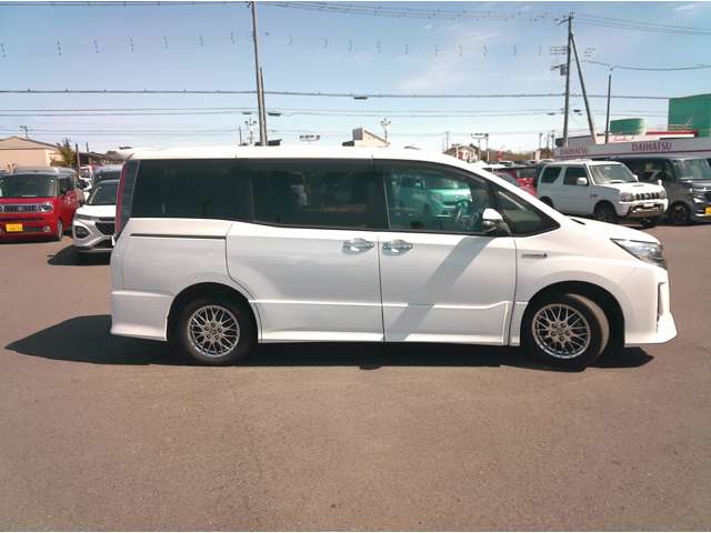 トヨタ ノア １．８ ハイブリッド ＳＩ ＷＸＢＩＩ R2年 (関東) 99