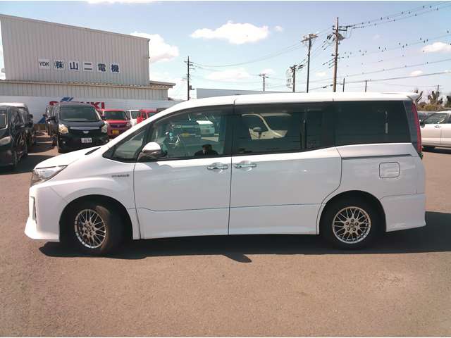 トヨタ ノア １．８ ハイブリッド ＳＩ ＷＸＢＩＩ R2年 (関東) 99