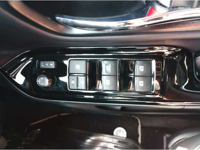 トヨタ ノア １．８ ハイブリッド ＳＩ ＷＸＢＩＩ R2年 (関東) 99