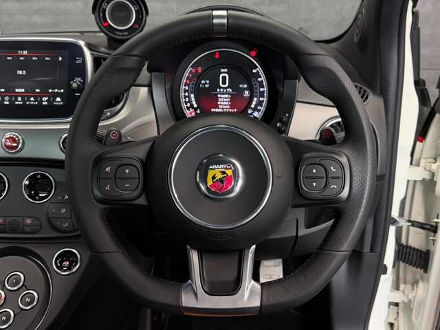 アバルト ５９５Ｃ ツーリズモ メイク ユア スコーピオン R2年 () 99