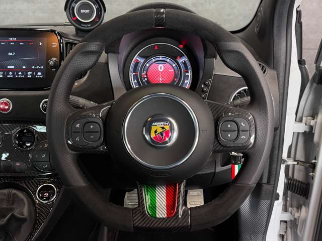 アバルト ６９５エッセエッセ １．４ R4年 (東海) 99