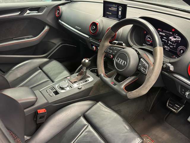 アウディ ＲＳ３　スポーツバック ２．５ ４ＷＤ R2年 (東海) 99