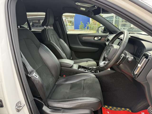 ボルボ ＸＣ４０ Ｔ４ ＡＷＤ Ｒデザイン ４ＷＤ R1年 (東海) 99